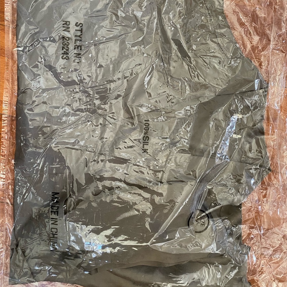 Brand New Women’s Silver Color  100% Silk Pajamas - Picture 11 of 11